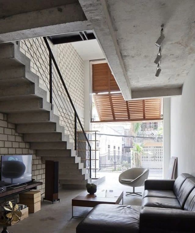 Quincho exterior con área de parrilla