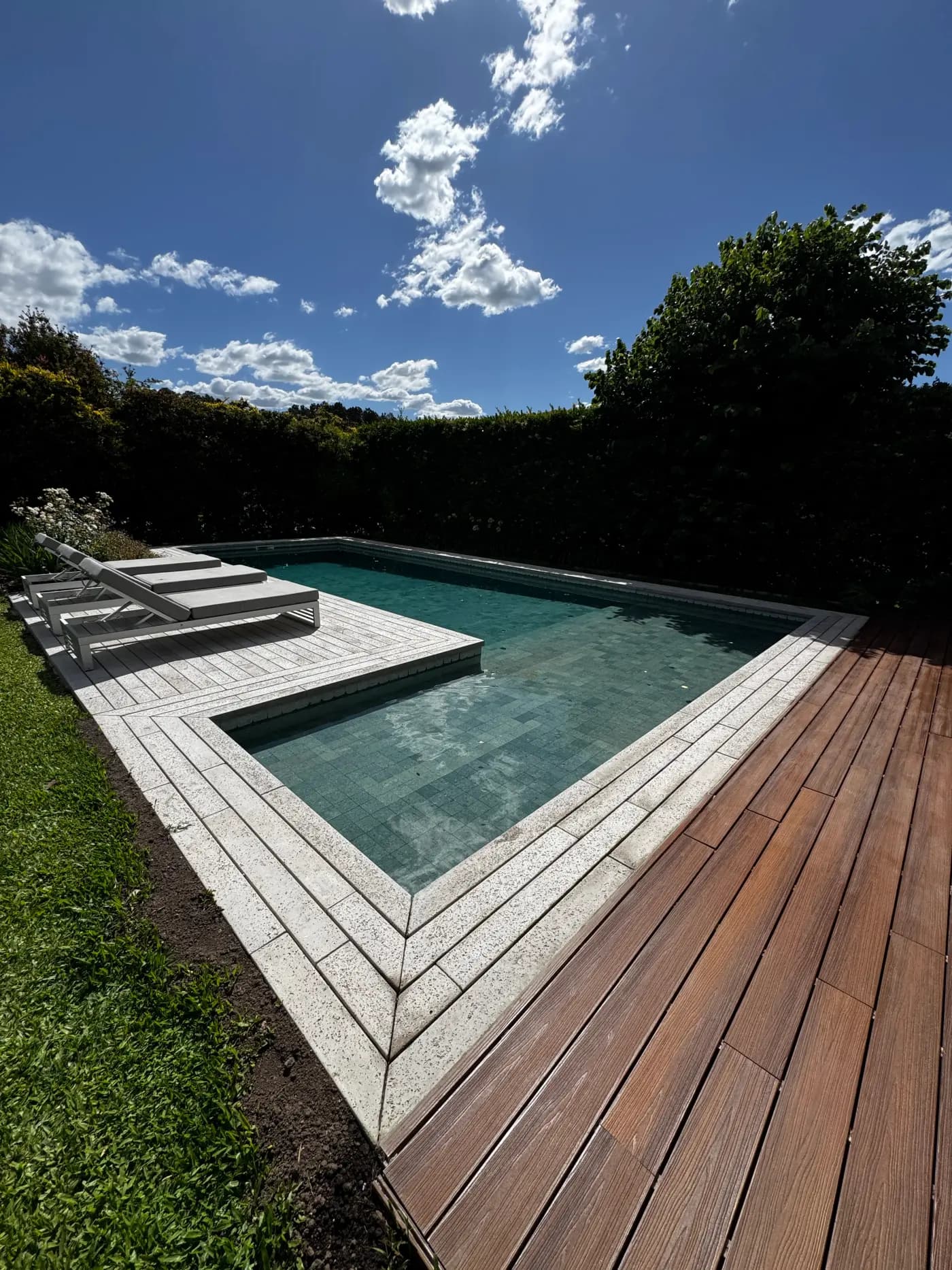Construcción de piscina con hormigón